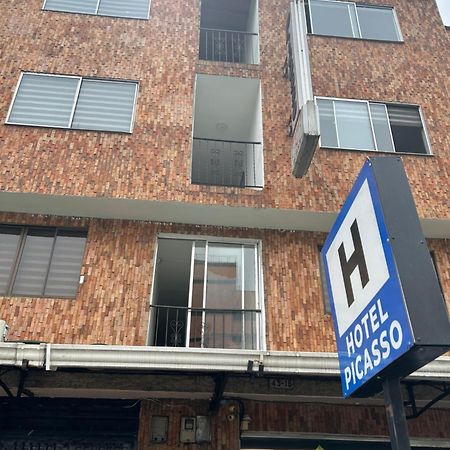 Hotel Picasso 70 Меделин Екстериор снимка