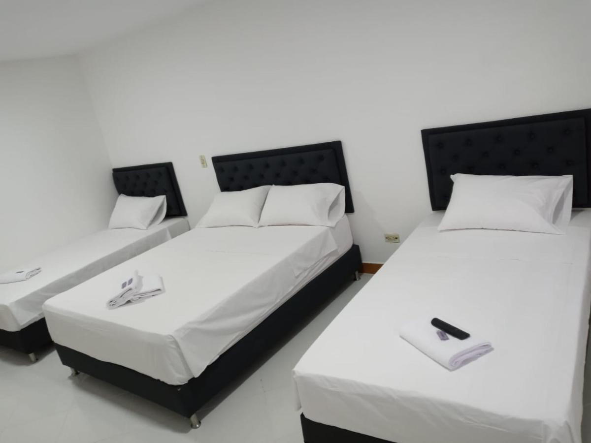 Hotel Picasso 70 Меделин Екстериор снимка