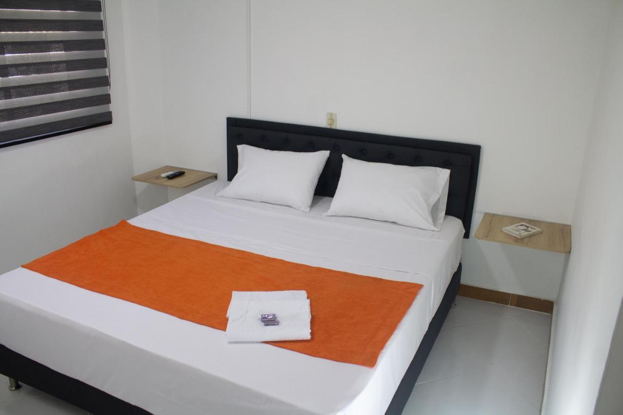 Hotel Picasso 70 Меделин Екстериор снимка