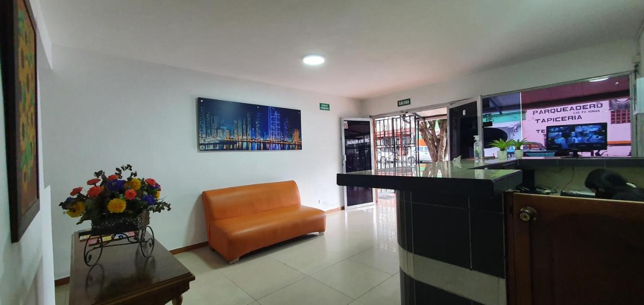 Hotel Picasso 70 Меделин Екстериор снимка