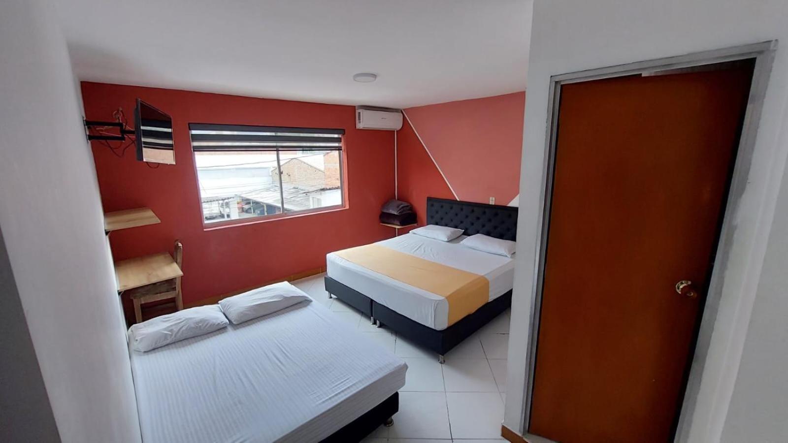 Hotel Picasso 70 Меделин Екстериор снимка
